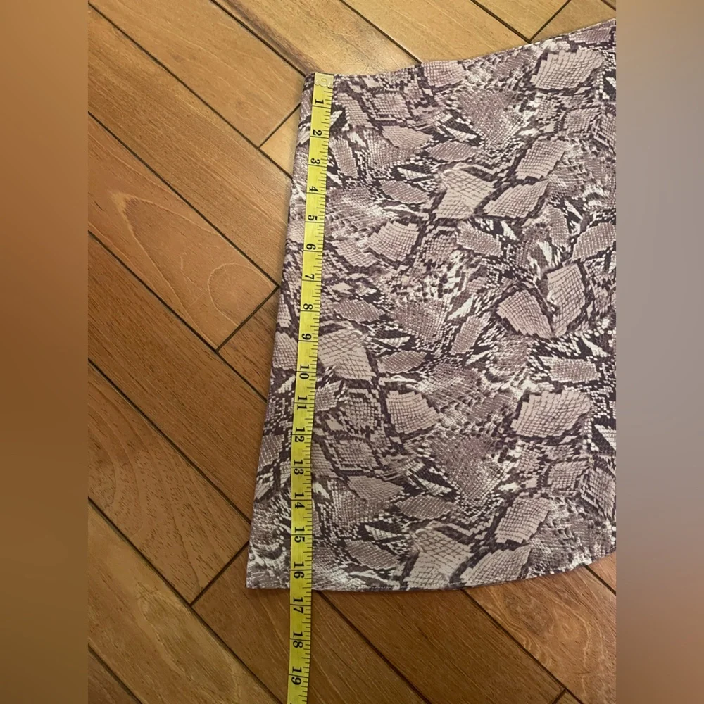 Good American Snakeskin Print beach/Pool Wrap Skirt Sz 0–4 Gray Taupe Tie Waist - Picture 6 of 8